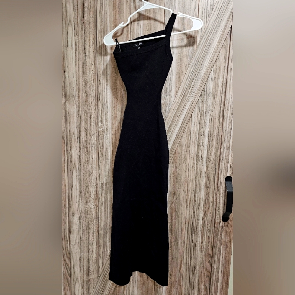 Elegant Black One-Shoulder Cutout Dress